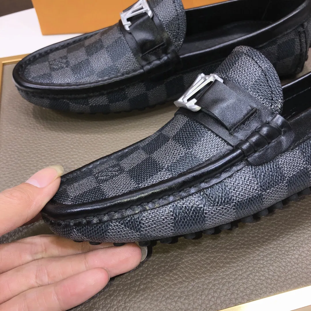 Men's men's shoes 💰420💰 [LV Doudou shoes] (water-dyed cowhide lining) new model is on the market, available on the official website. The new Doudou shoes are processed into single-color materials, and the uppers are made of imported special materials. The body of the shoe is fully hemmed with mark thread, and is lined with imported original cowhide leather. The elegant shoe shape is super suitable for all-matching, and the size is 38-44.